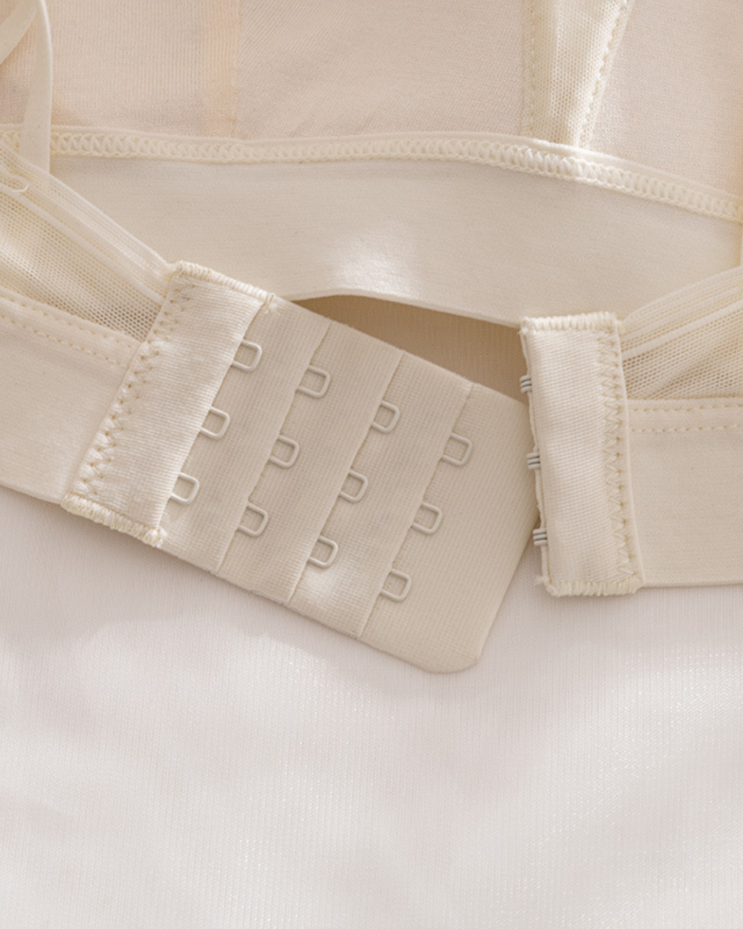 Biały Miękki biustonosz bralette z siateczką