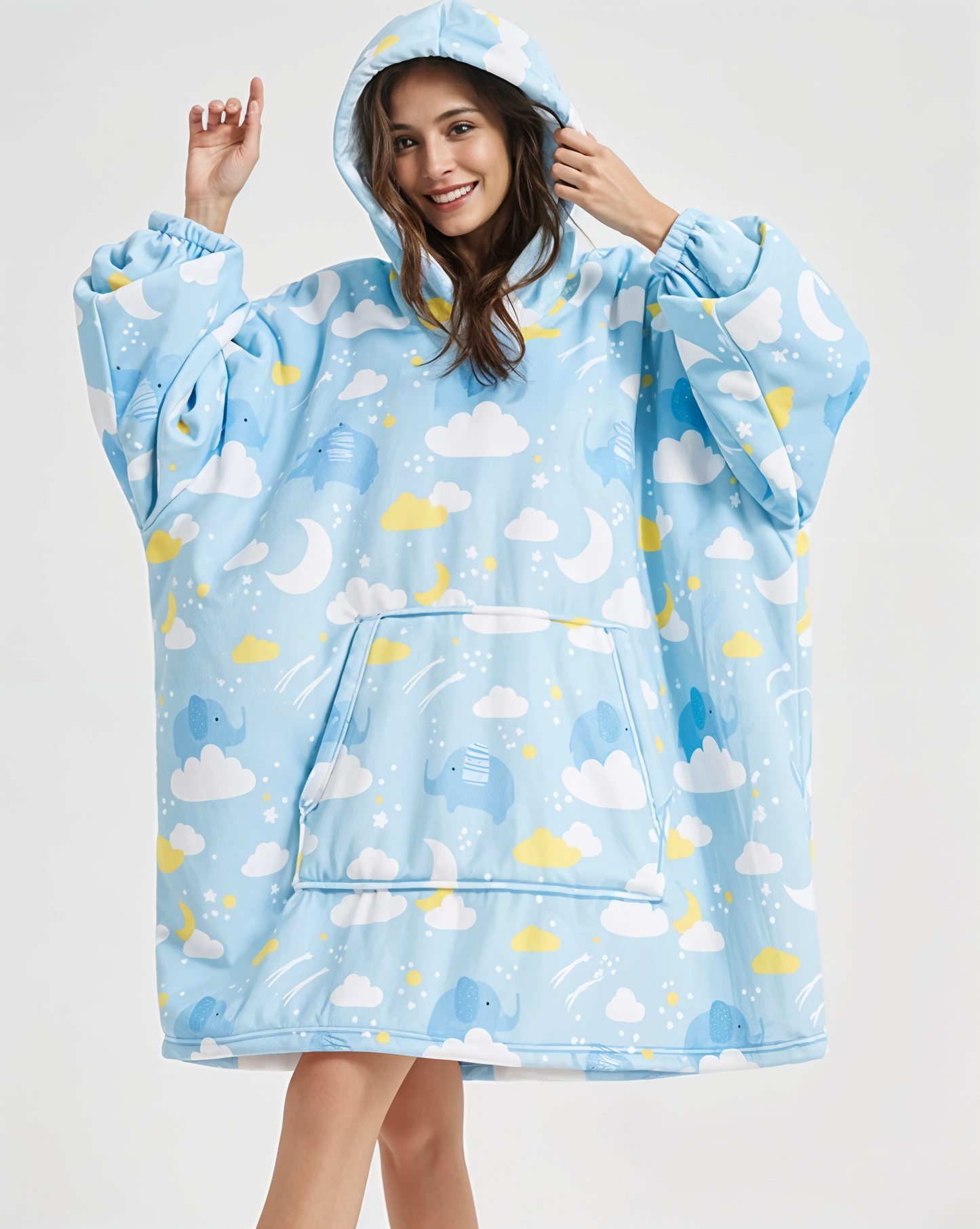 Puchata kocobluza oversize z kapturem i kieszonką