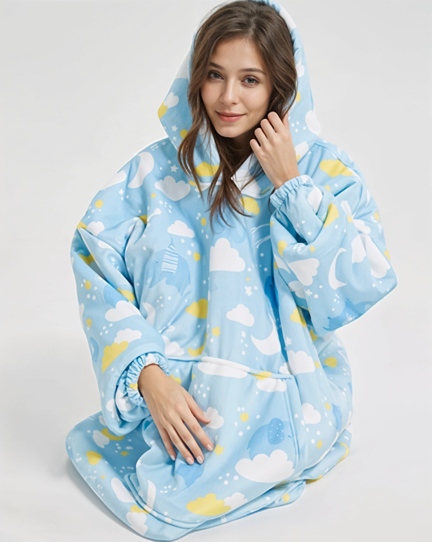 Puchata kocobluza oversize z kapturem i kieszonką