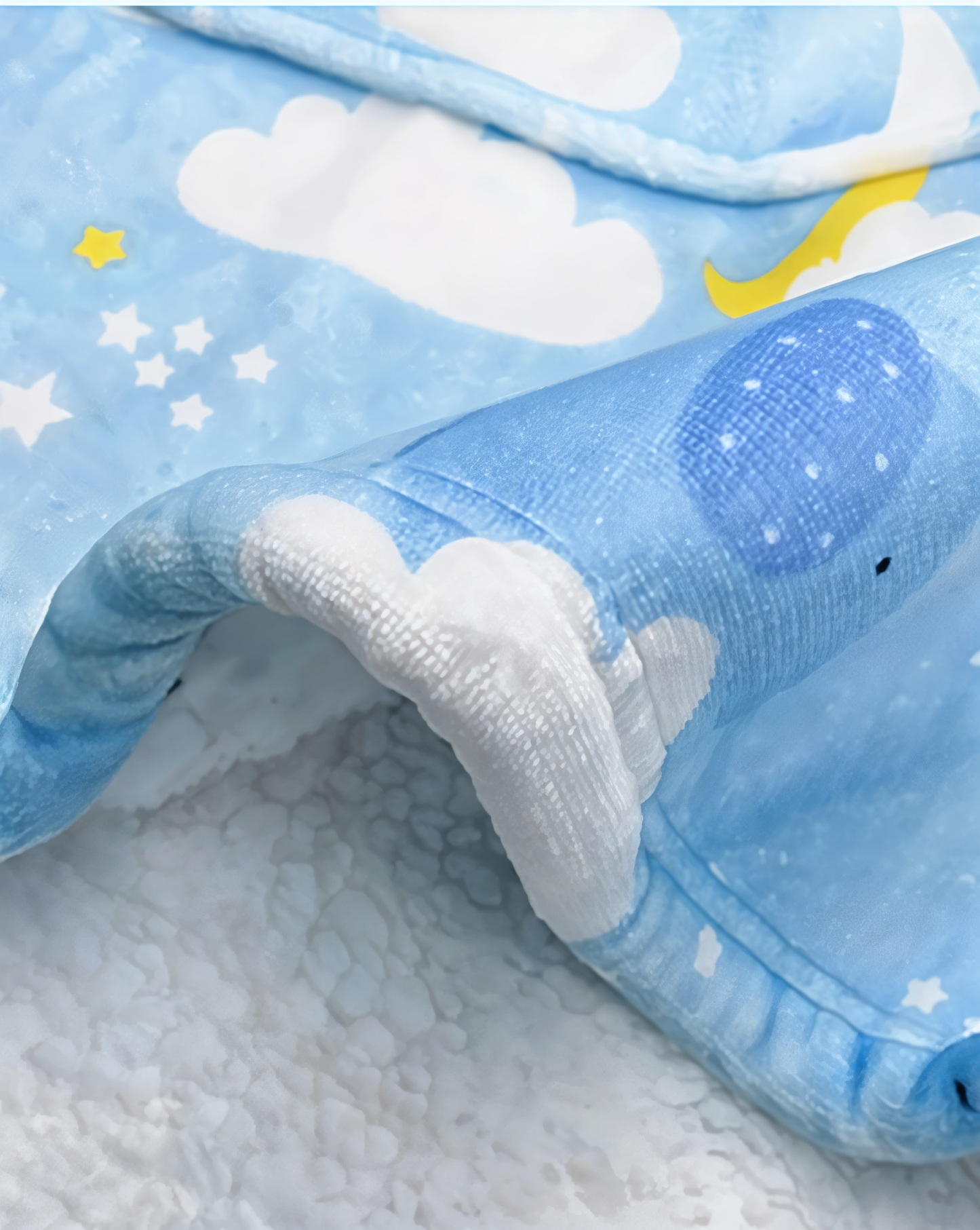 Puchata kocobluza oversize z kapturem i kieszonką