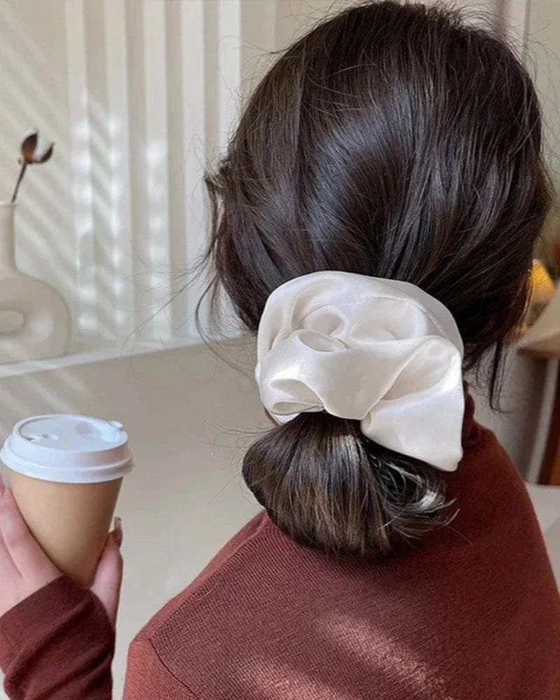 Biały Satynowa frotka do włosów scrunchie