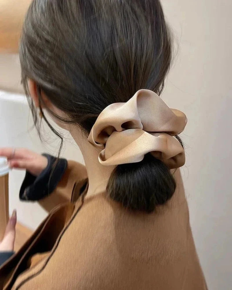 Beżowy Satynowa frotka do włosów scrunchie