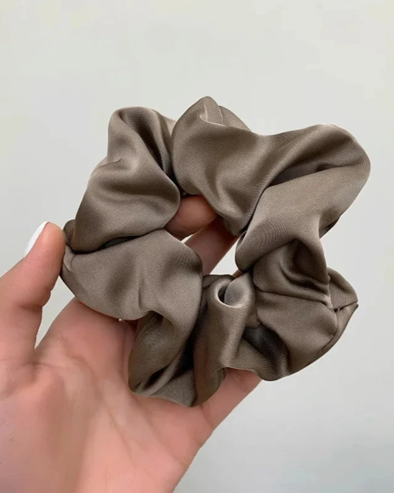 Jasnobrązowy Satynowa frotka do włosów scrunchie