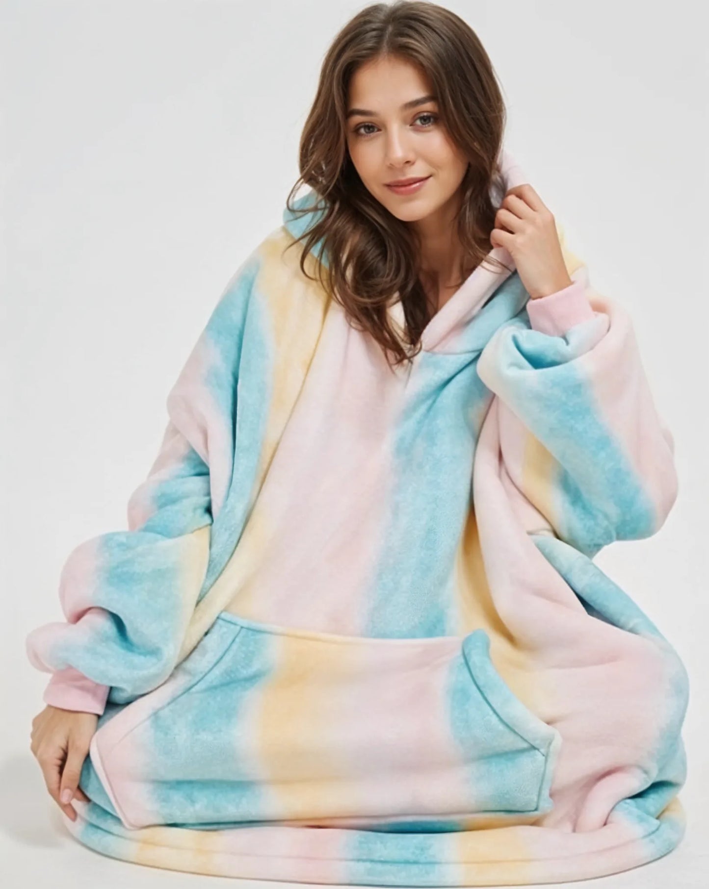 Puchata kocobluza oversize z kapturem i kieszonką